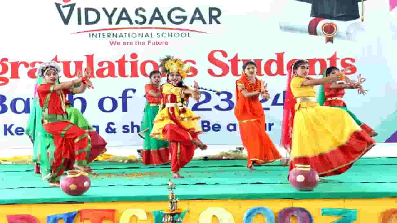Vidyasagar International School ने बांटी पांच लाख की स्कॉलरशिप  